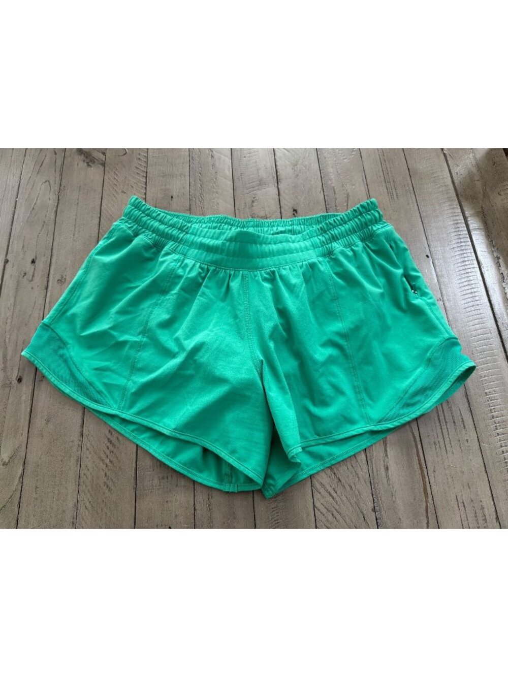 Lululemon Hotty Hot Low-Rise Lined Short 4" Kelly Green Size 8